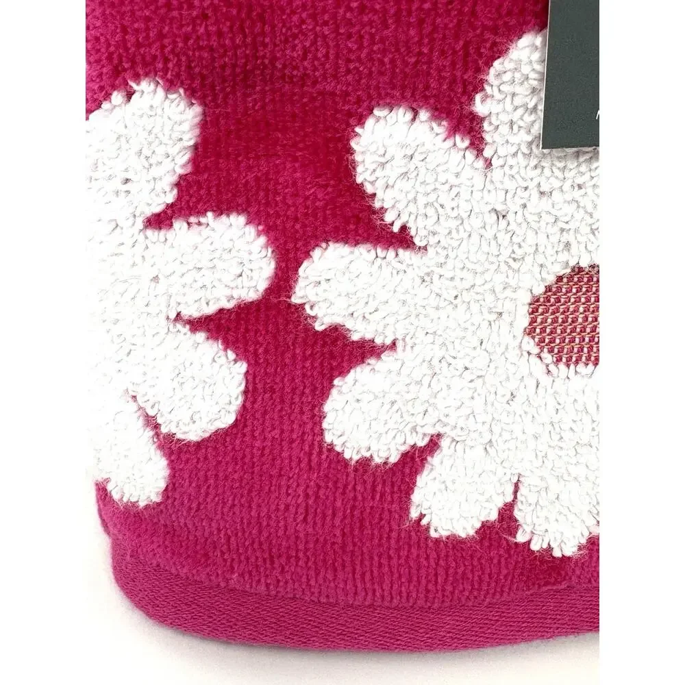 Caro Hot Pink Floral Hand Towels Daisies 2 Pcs Bright Pink White NWT Set Of 2